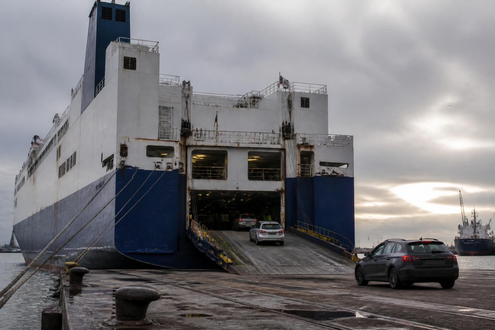 Buque RoRo cargado con vehículos